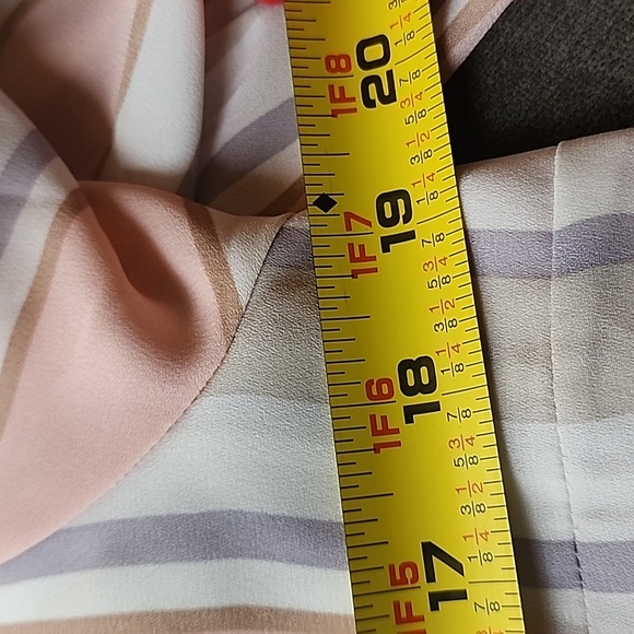 Guess women's pullover blouse - Picture 7 of 8